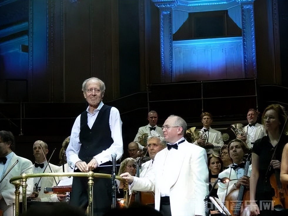 *片禁**、禁曲、禁忌恋，这饱受争议的顶级女星也走了