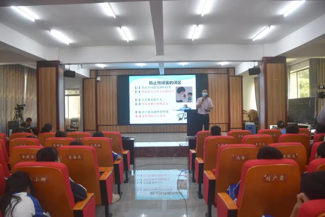 2.4万个赞这场直播课深受师生欢迎