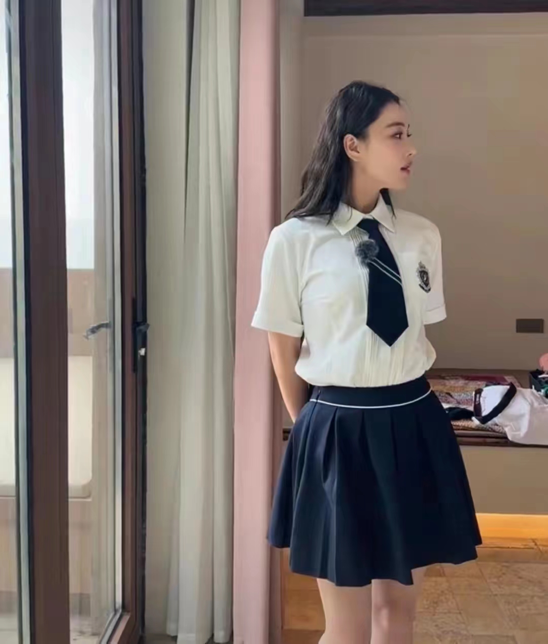 张馨予没嫁给李晨如今过得幸福吗,情路坎坷婚后难