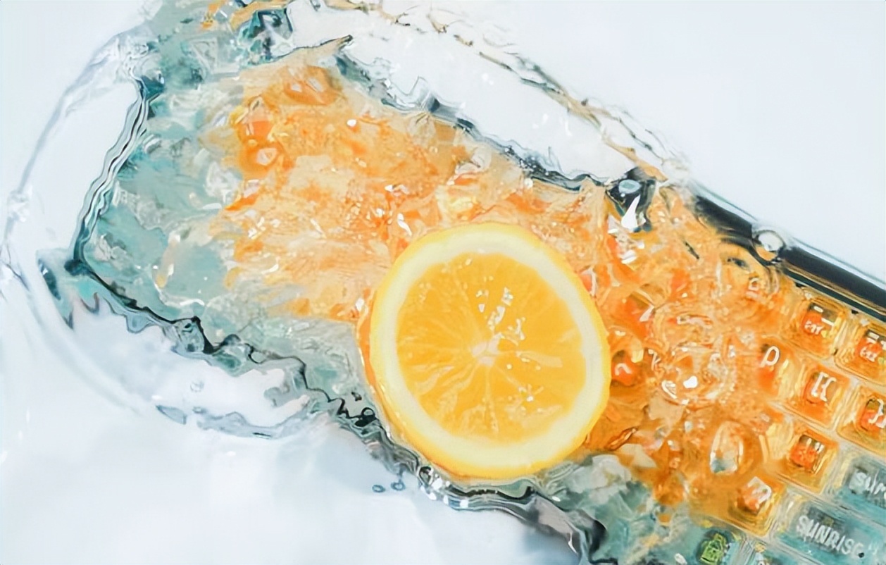 一千块，透明键盘，将手上那2平方做成工艺品的理念，我只爱洛斐