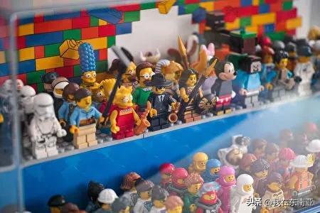 国外小伙在家搭建大型乐高城,美国打造乐高屋