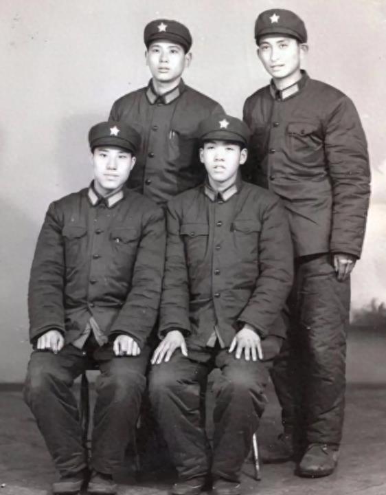 1990年，我在边疆高炮团当兵，被高炮人建的大型礼堂所震撼