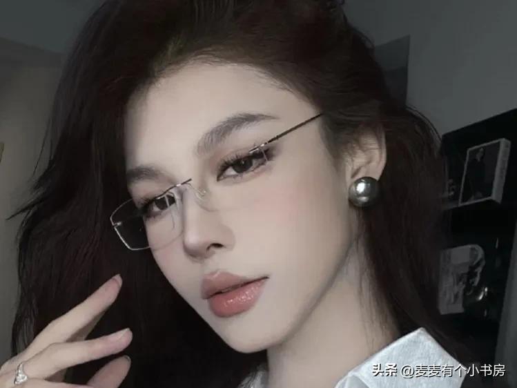 上辈子逃离宠她如命的老公，家破人亡死不瞑目，重生归来虐渣打脸