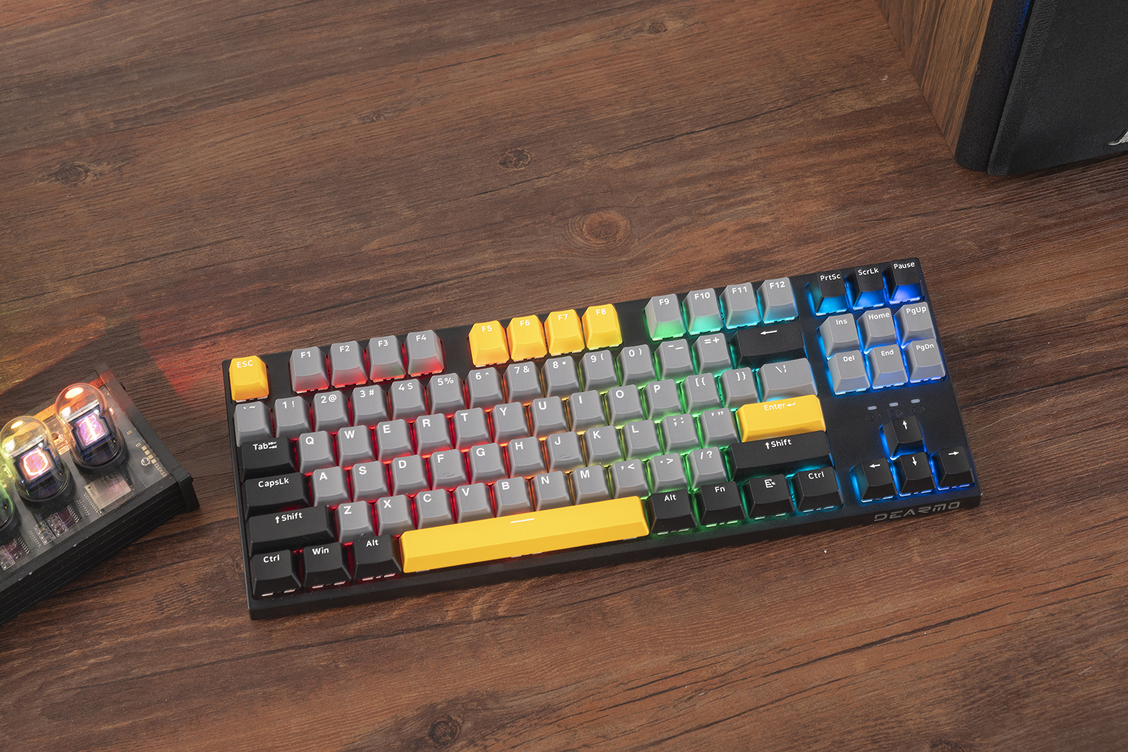 谁说机械键盘只适合电竞，文艺青年的礼物，迪摩F87歼星舰