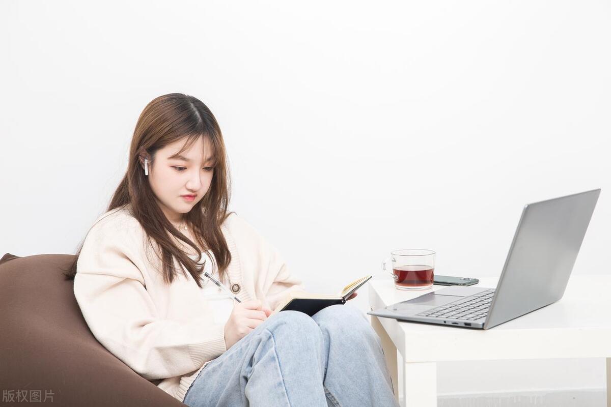 同事朋友圈屏蔽你却不删除你,同事屏蔽了我朋友圈我要屏蔽她吗