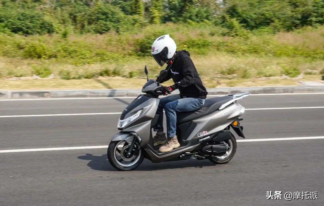 五羊本田ncr125与裂行星际版对比,五羊本田ncr125和豪爵翼爽afr125