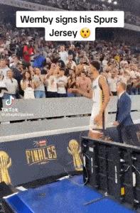 文班亚马这赛季达到马刺期望吗,文班亚马在马刺主场训练