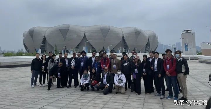 杭州亚运会开幕式场馆参观,外国人参观杭州亚运会场馆