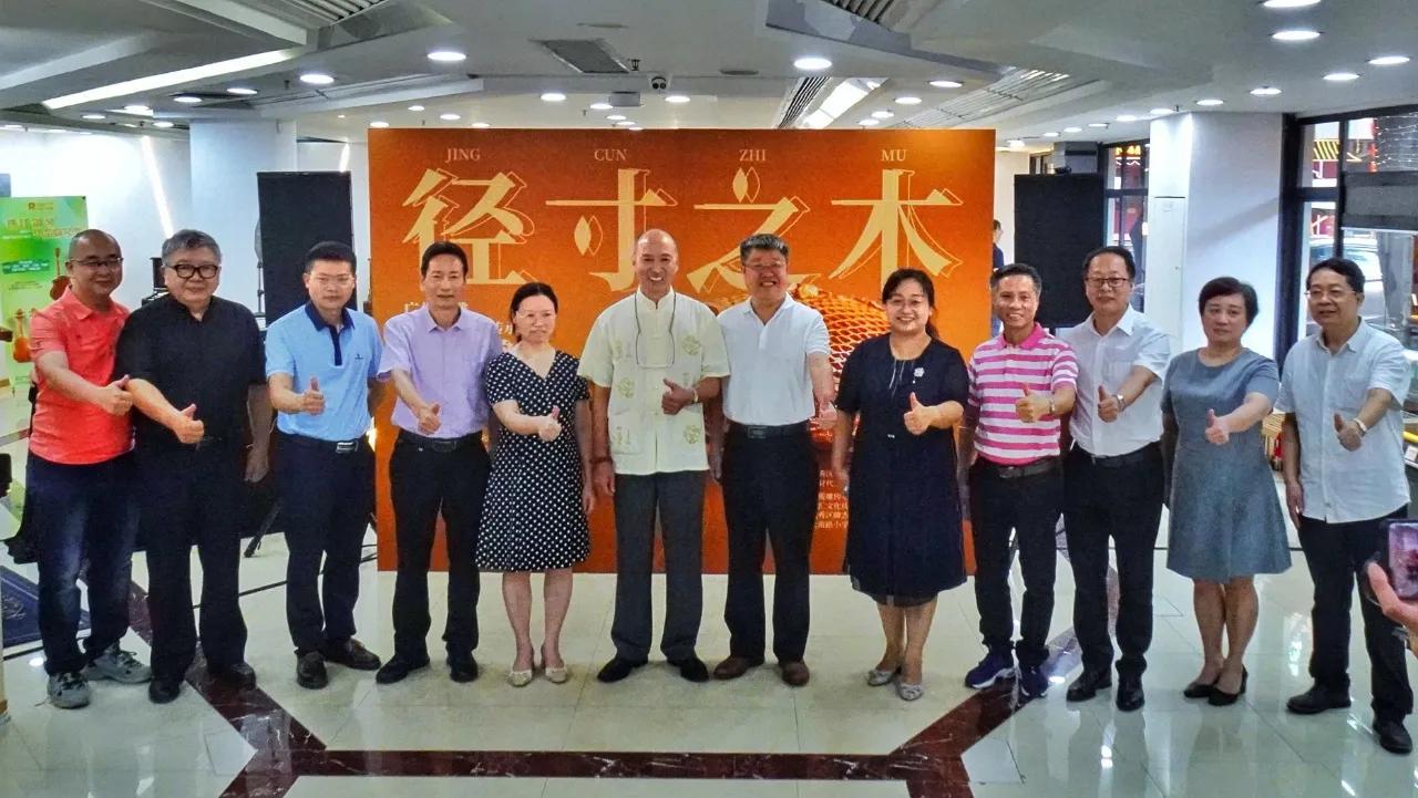 曾氏舞狮表演,广东曾氏榄雕基地