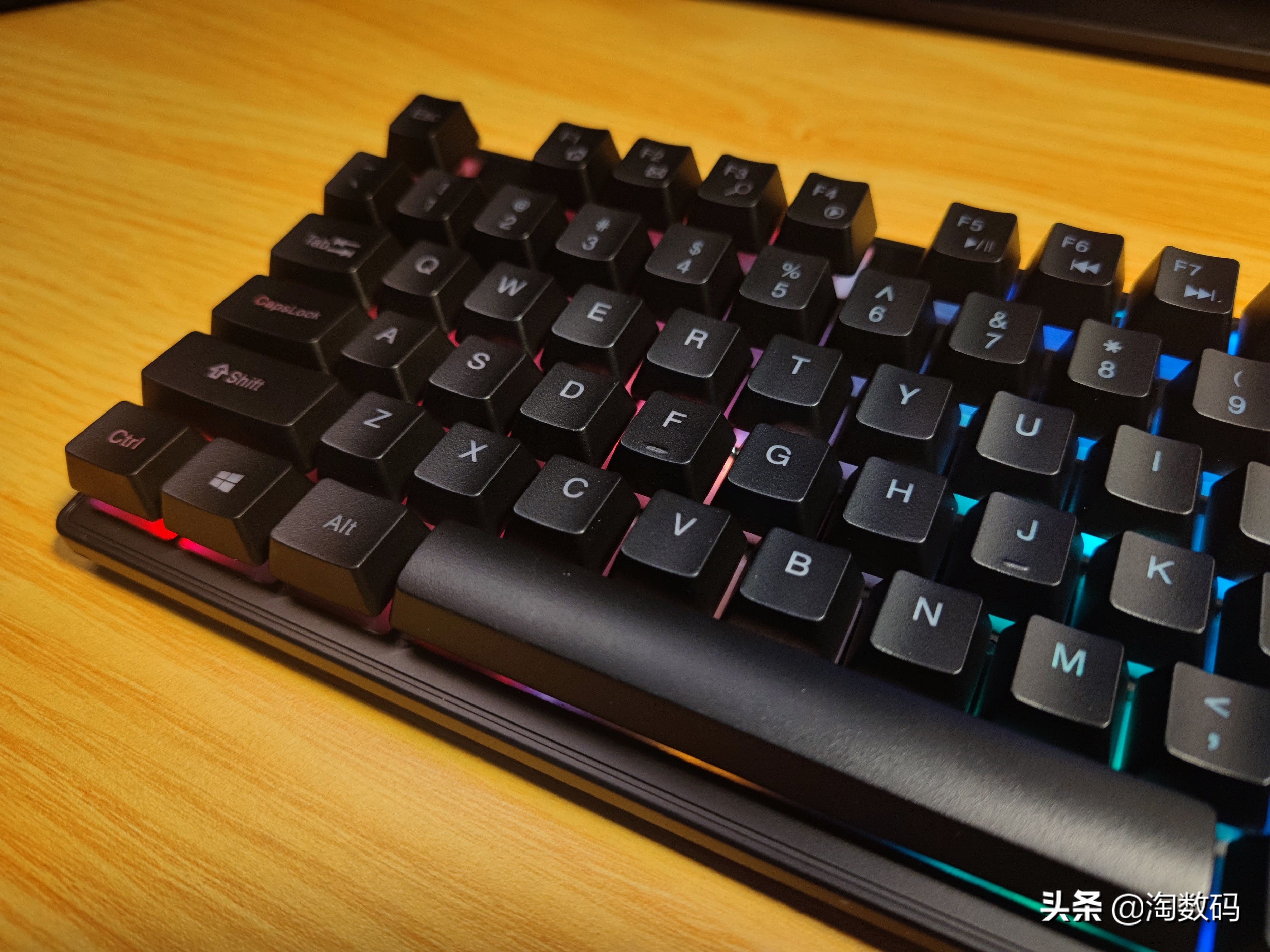 50元的青轴游戏机械键盘推荐,学生党便宜游戏键盘推荐红轴