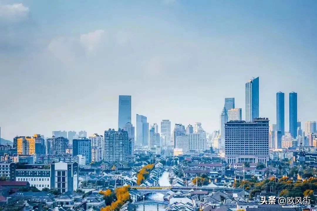 敢向潮头立解说,敢向潮头立是什么意思