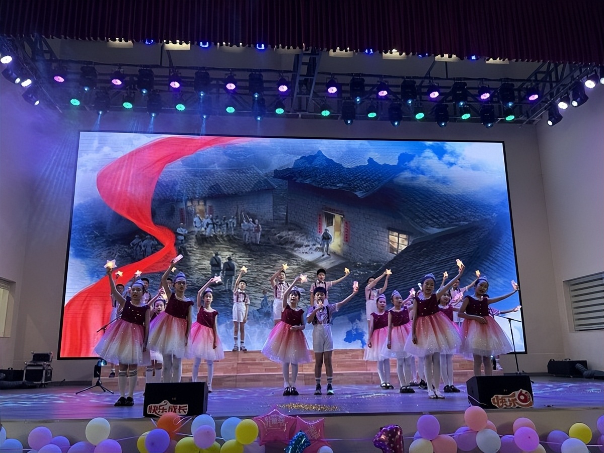 欢乐六一童心飞扬的作文,多彩六一童心飞扬