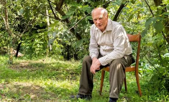 后背肩胛骨部位疼痛是什么原因,后背肩胛骨下方疼痛是心脏问题吗