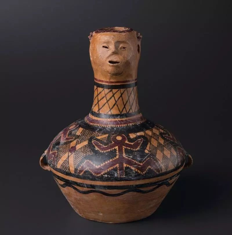 跨越五千年的守护：鲸探数字藏品之甘博“人头形器口彩陶瓶”赏析