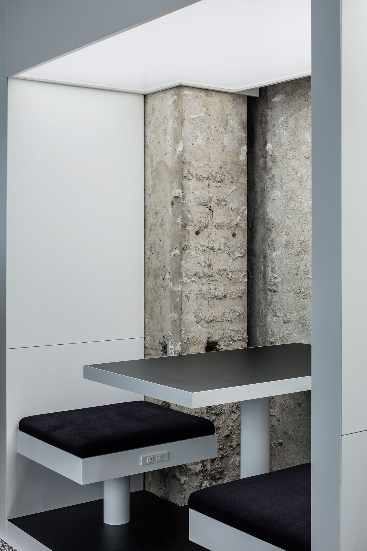 KentaNagai在东京一家豪华手表店探索时间的不屈服本质