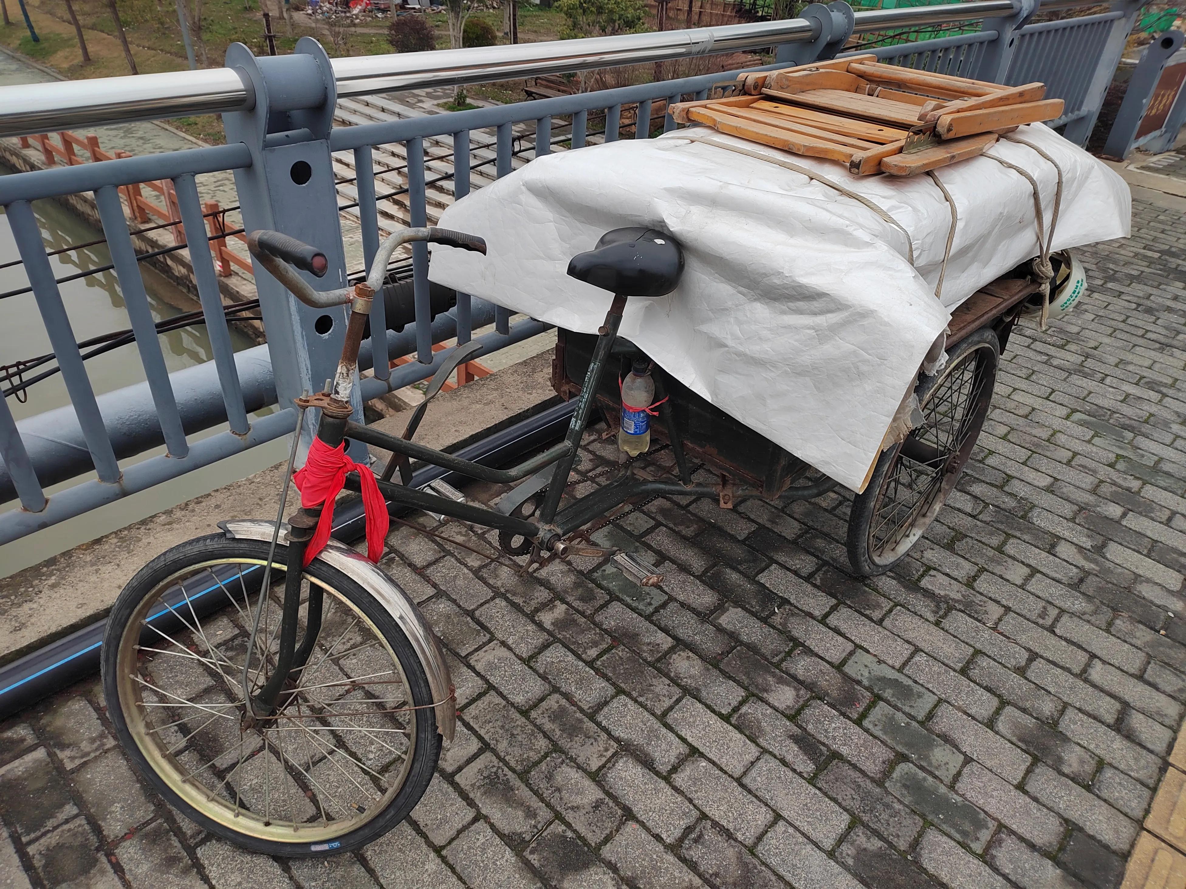 河南一老人在上海独居20多年，无水无电，得了幻想症