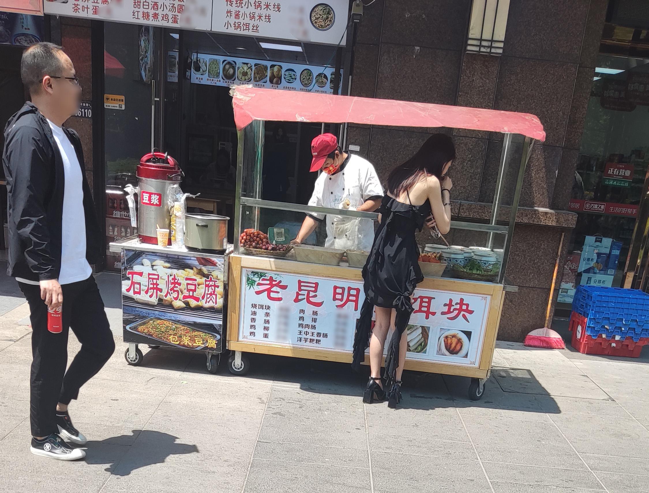 凑热闹本性,凑热闹本性藏不住了