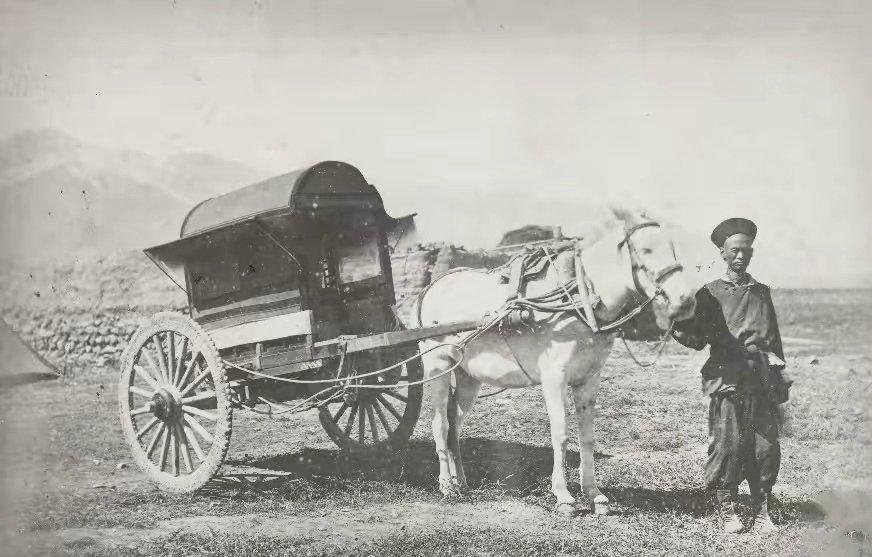 真实晚清老照片：穿着肚兜的*女妓**在揽客，底层妇女穷到衣不蔽体2