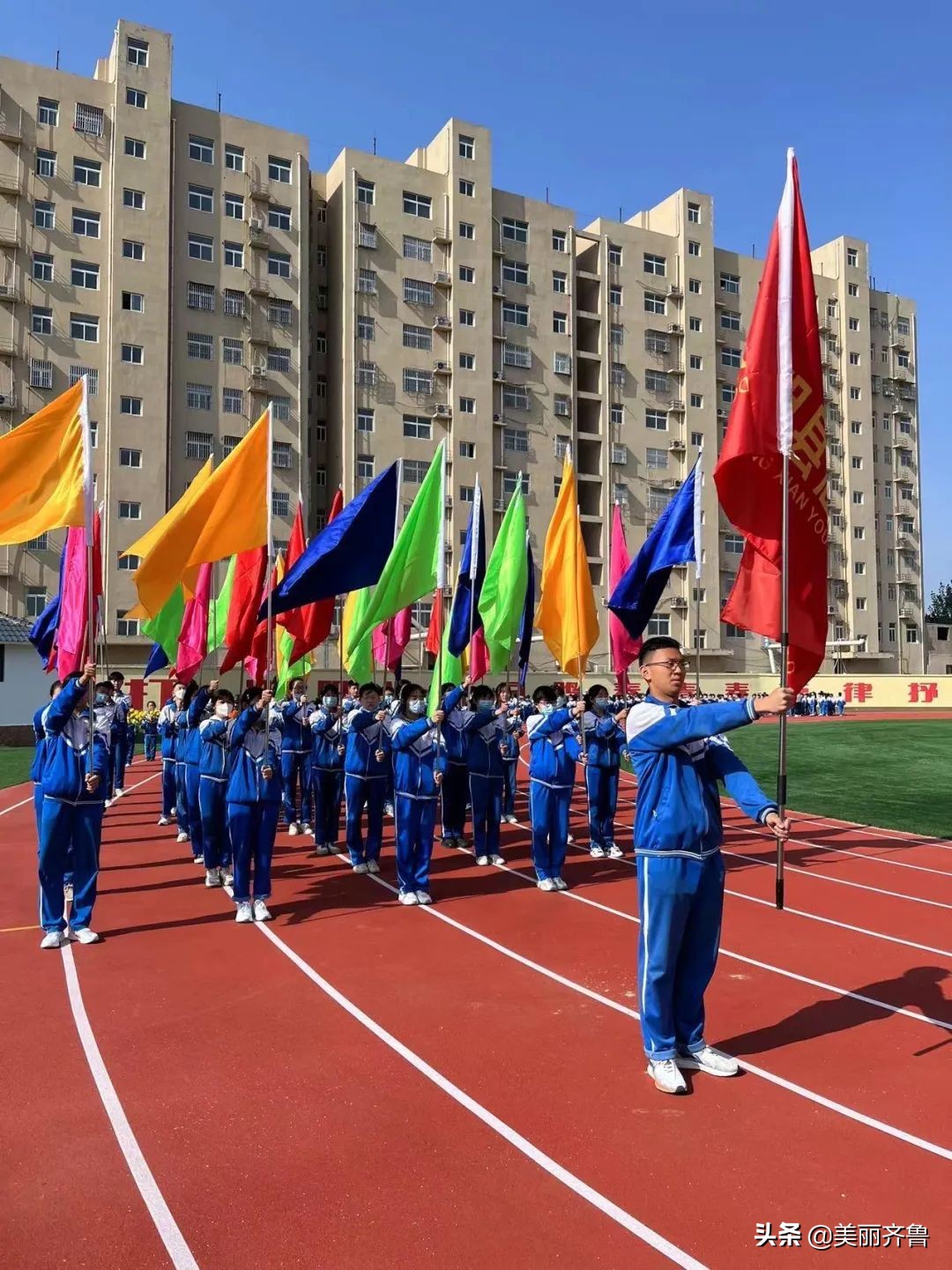 东明县采油六厂社区综合体育场正式投入使用