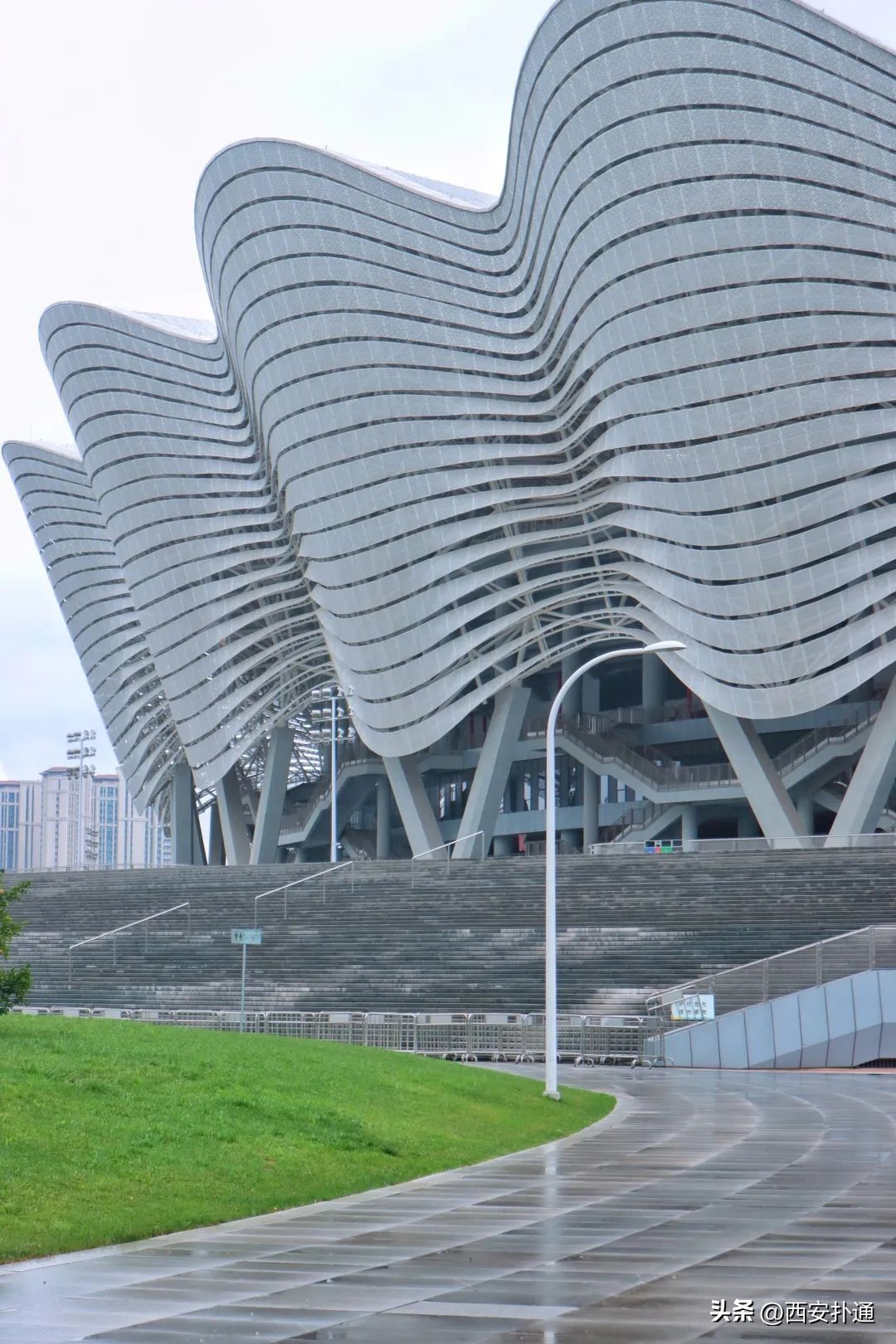 西安奥体中心音乐喷泉现在开放吗,西安奥体中心和兰州奥体中心对比
