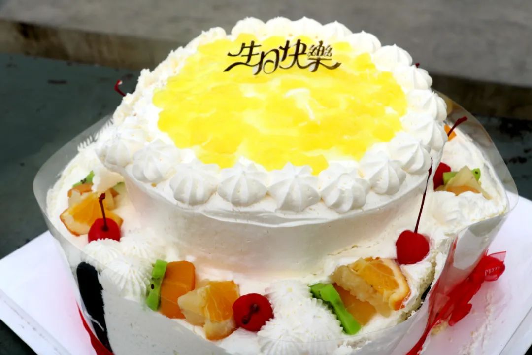 布置过生日的场面,在海底捞过生日的场面