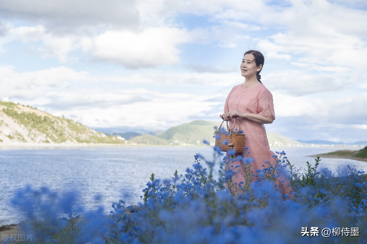 大妈拍照花式姿势丝巾和墨镜,大妈丝巾拍照姿势大全