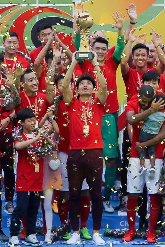 中国足球从不缺乏从头再来的勇气,中国足球如何走出尴尬的境地