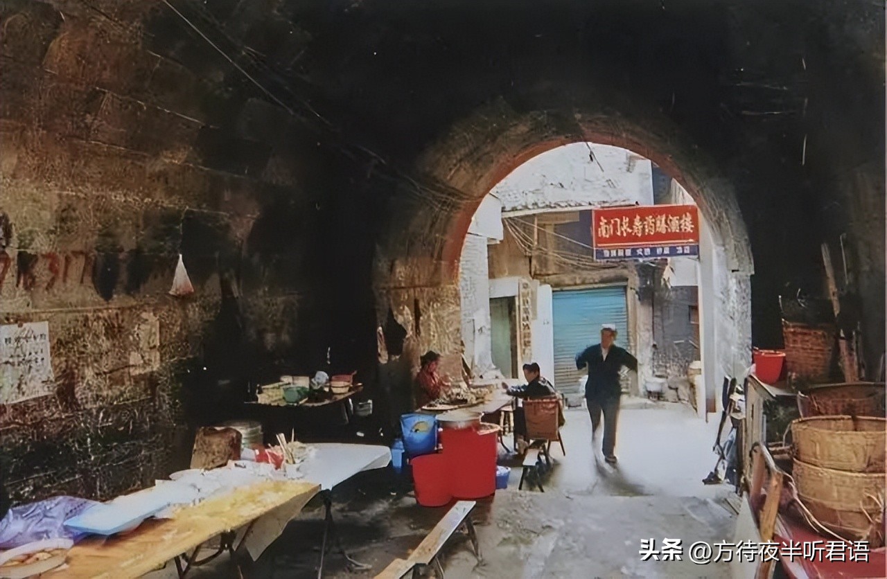 人间梦幻古建筑,仙境云雾缭绕古建筑