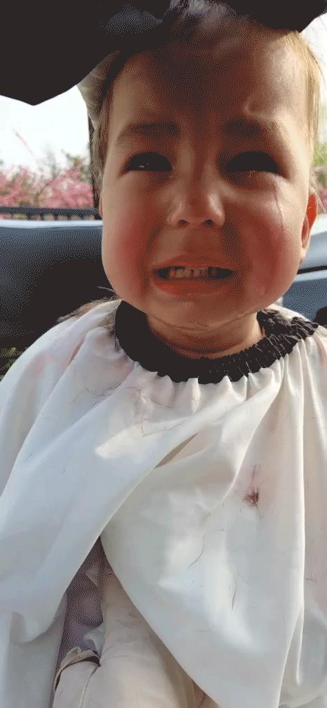 宝妈给儿童理发技巧,给宝宝理发老是哭闹