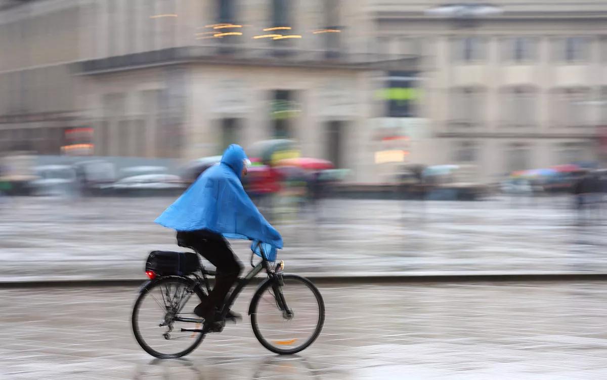 雨天骑车该注意哪些,雨天骑行攻略