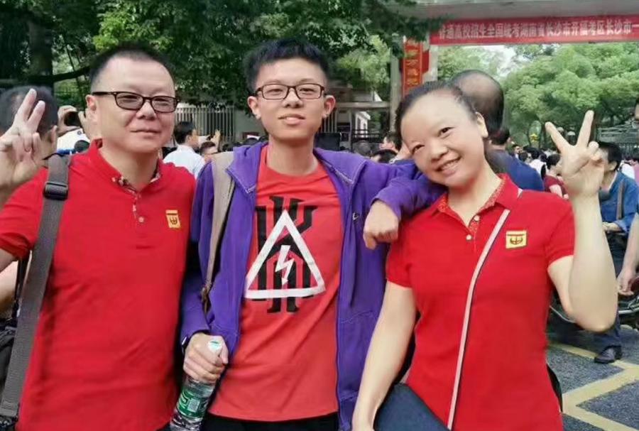 北大学生“家庭背景”大调查！结果出奇地一致，几乎没有三无家庭