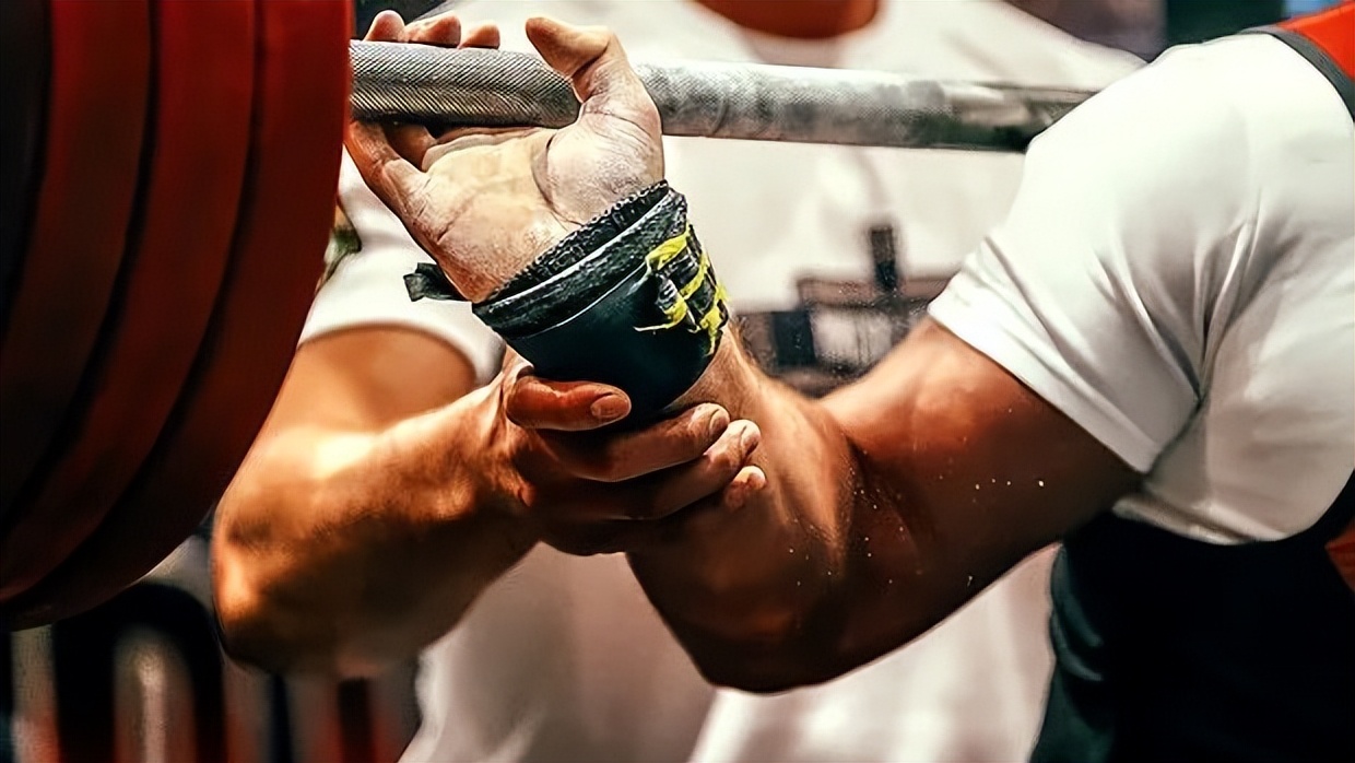 健身房只做卧推和硬拉,健身只练1rm