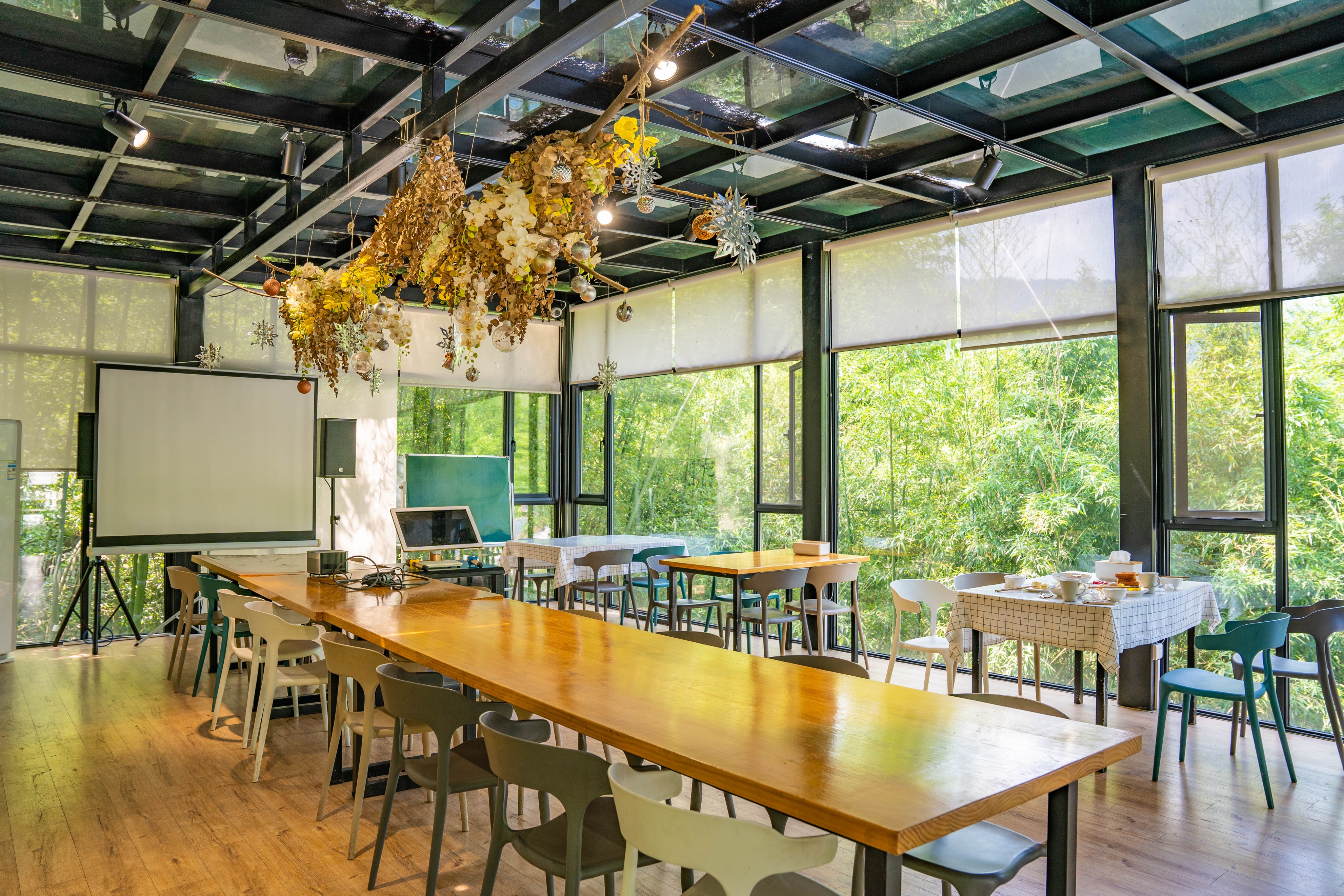 在山林间泡温泉,山林温泉