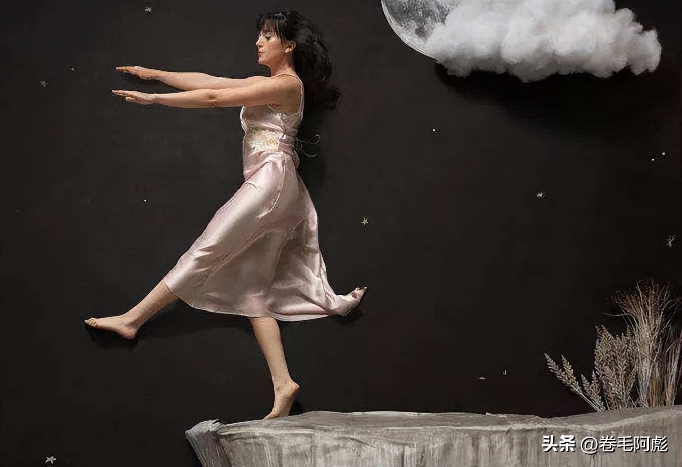 你梦游过吗？梦游的人如果被叫醒会发生什么？真的会非死即伤吗？