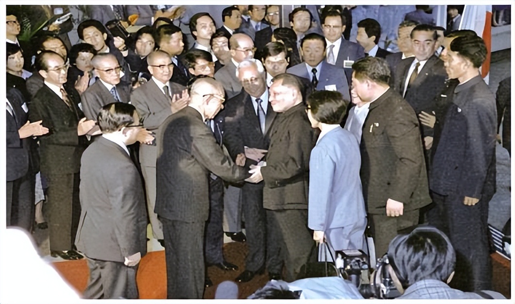 1978年日本记者刁难：*鱼岛钓**属于哪国，*小平邓**巧妙应答令人佩服