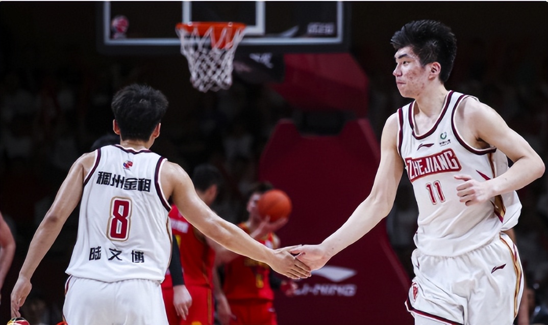 失望！2米2中锋全场仅抢1个篮板，连小个也打不动，球迷：太软了