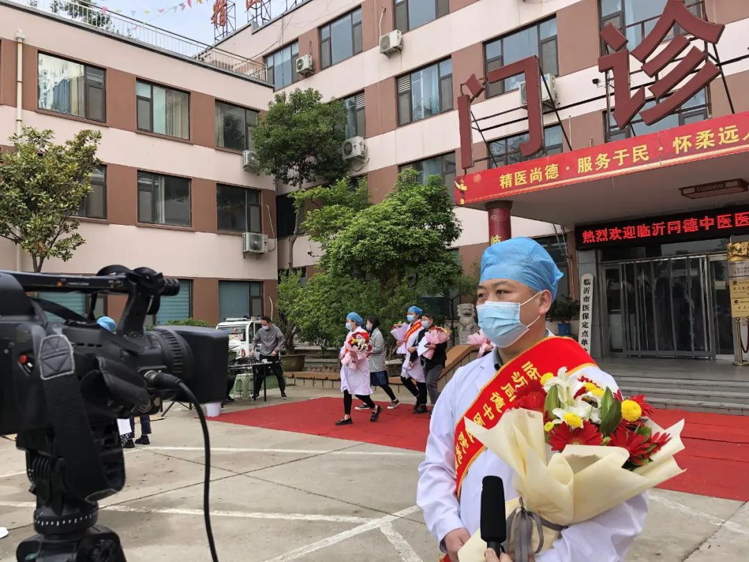 甘于奉献大爱无疆演讲,甘于奉献大爱无疆手抄报