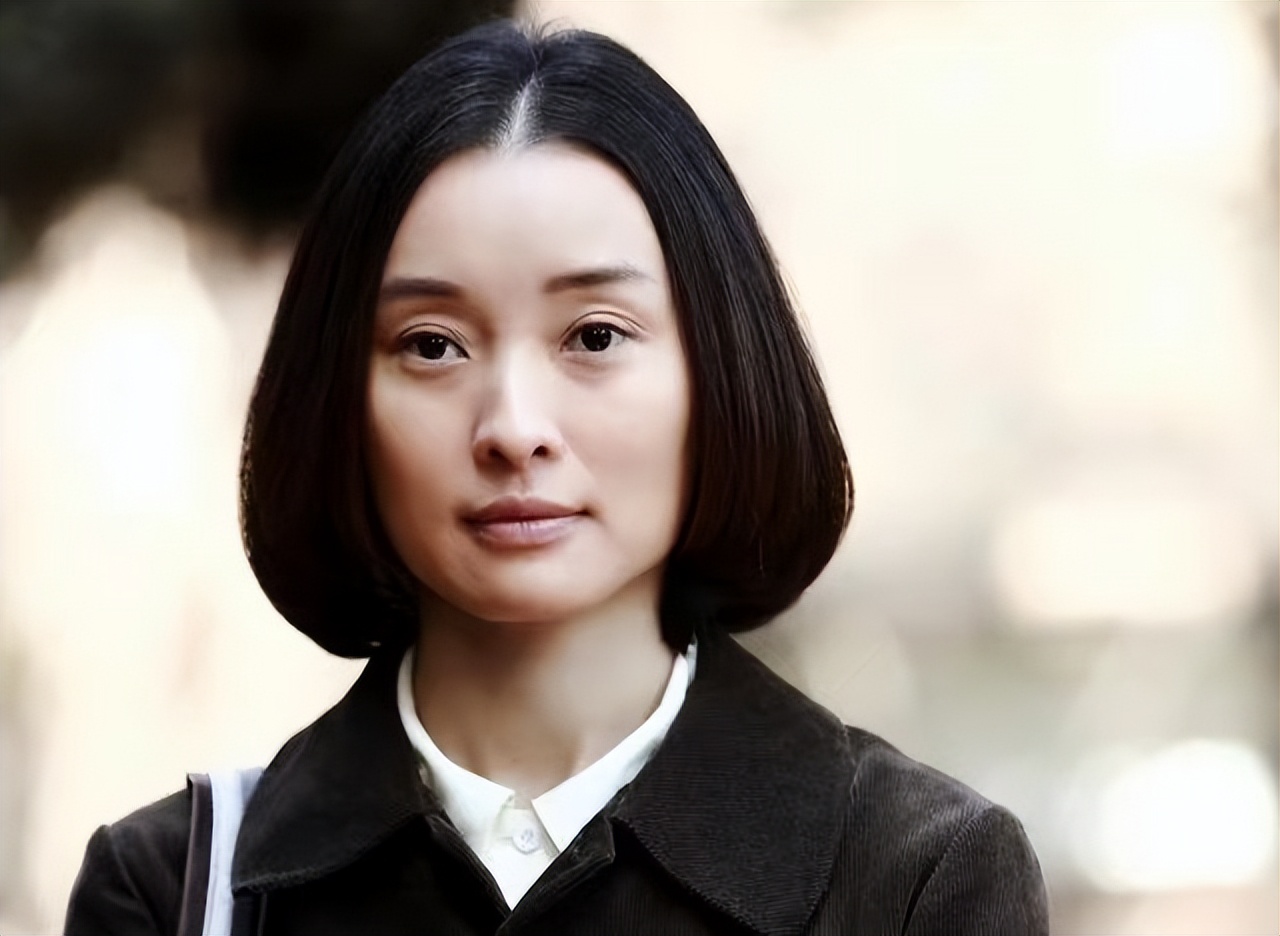 娱乐圈10名非科班出身的女演员,盘点娱乐圈后台最硬的8位女演员