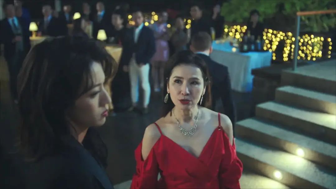 4集就下线8人，演员大换血，刚播就上17个热搜，《法证5》真爆了