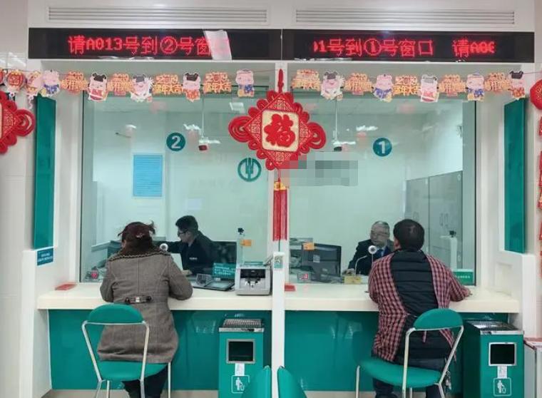 河南男子在银行存8000万,河南小伙将4500万存银行没有了