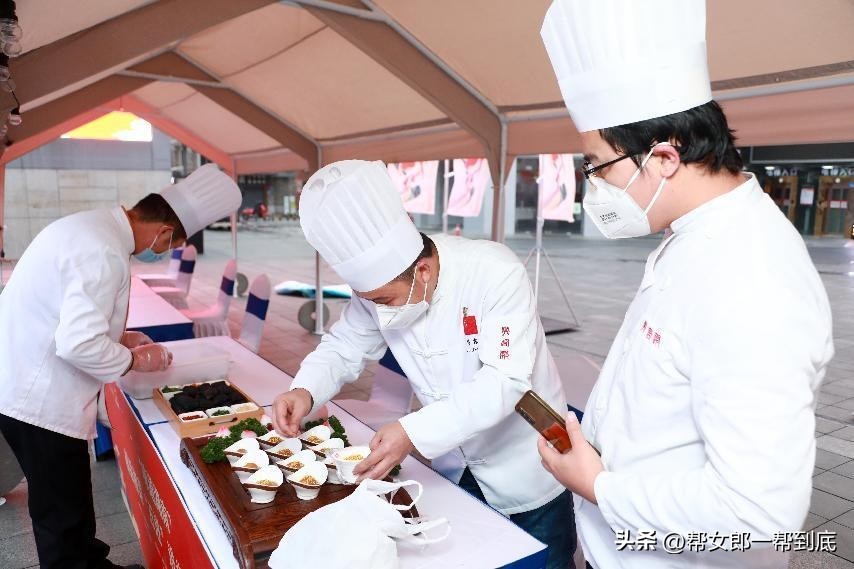 小餐桌撬动大消费，“味道湖南”美食季进星城步行街，长沙成全国湘菜高质量发展高地