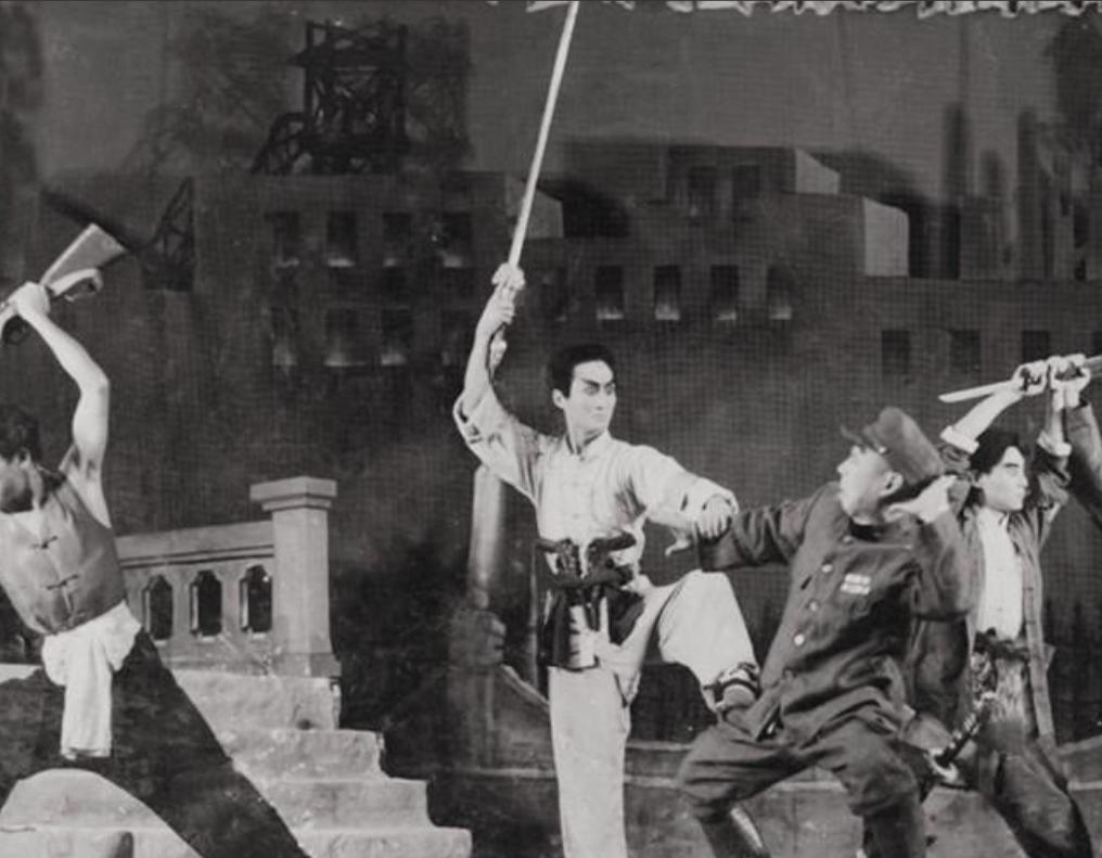 六小龄童哭灵,六小龄童送别大师兄