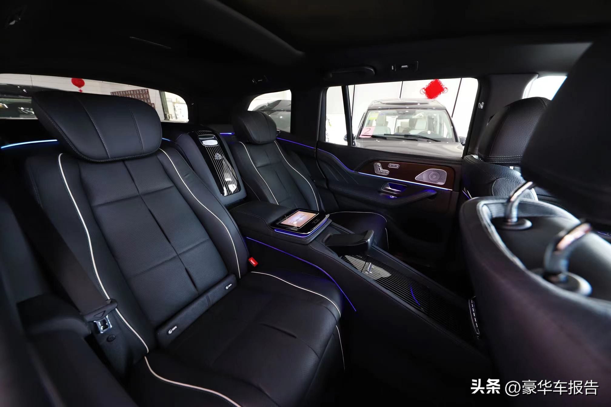 奔驰gls600迈巴赫2022款4座版,奔驰gls400跟迈巴赫的gls600不同