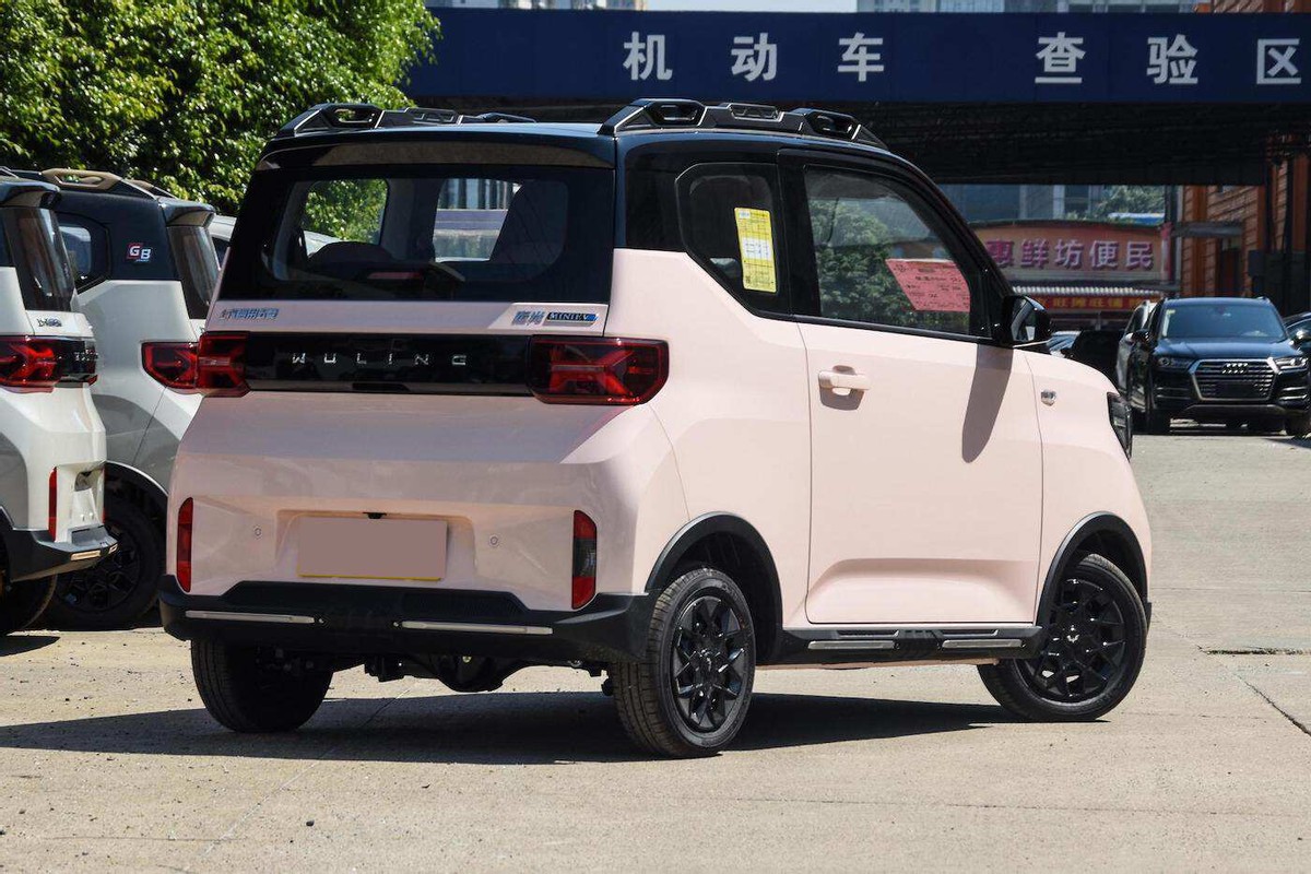 新款宏光MINIEV实车被曝,新款宏光miniev补足缺点