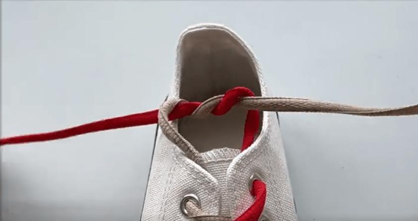 鞋带紧法教程,鞋带松怎么系紧