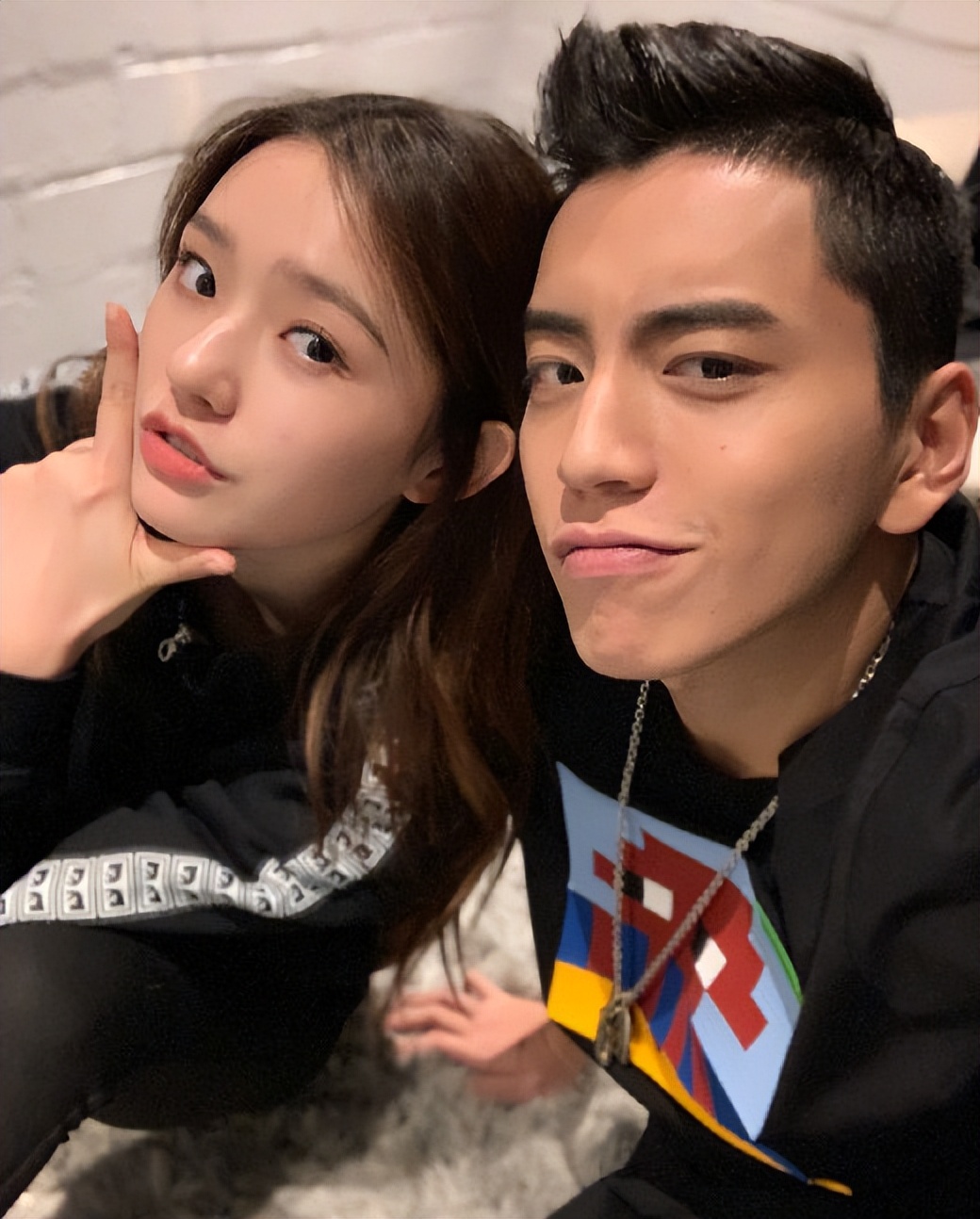 星爷独宠林允：模仿倪妮傍上冯绍峰，背刺周洁琼勇敢索吻王大陆