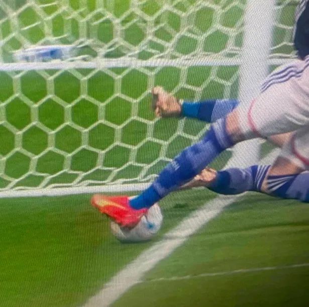 阿迪达斯足球技术证实，日本队进球有效，C罗没有碰到球