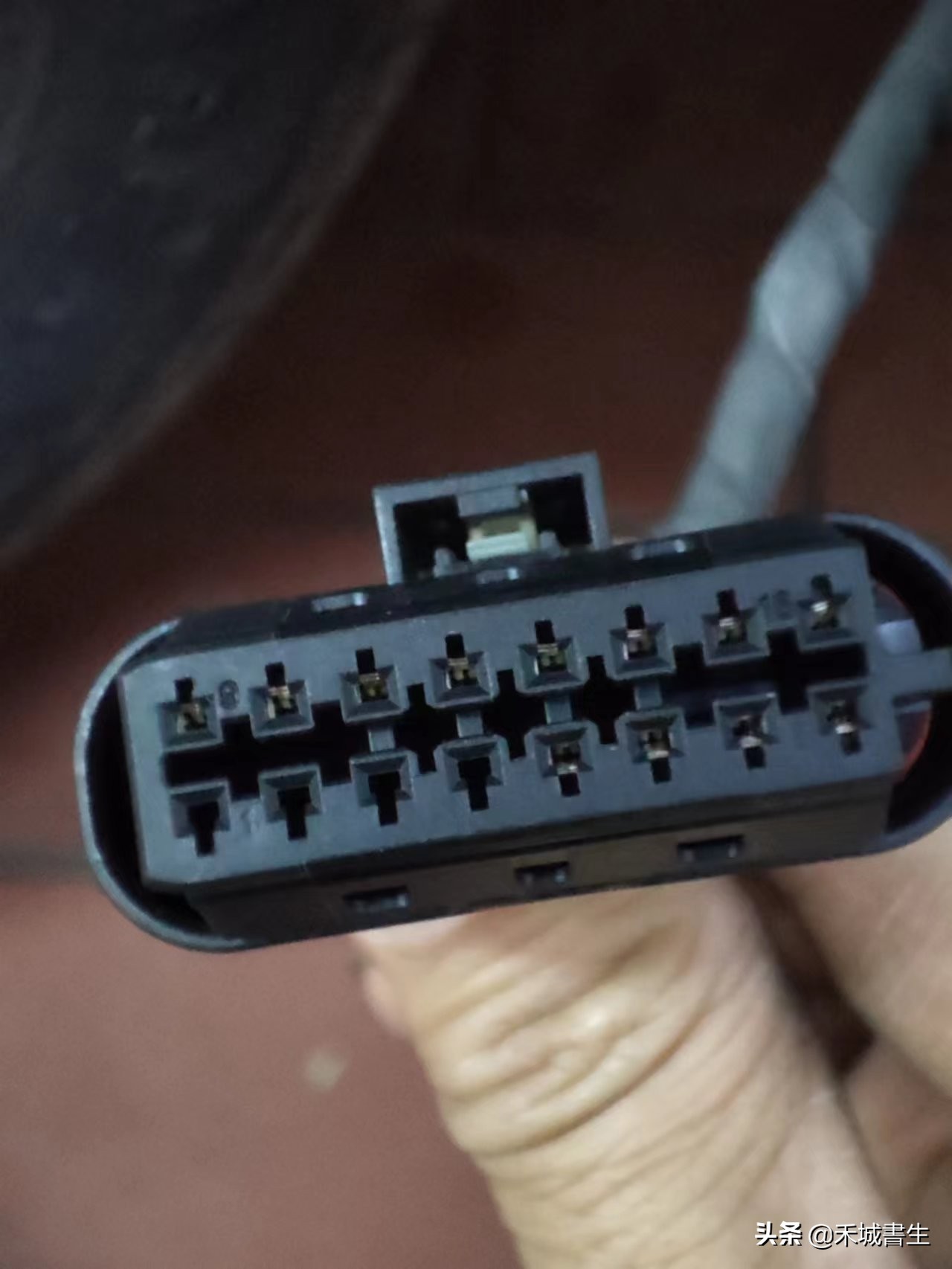 奔驰线束插头怎么拔,奔驰各个线束插头讲解