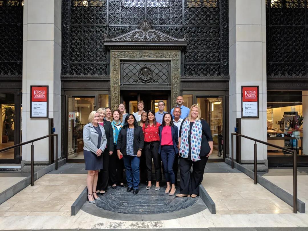 人气一直在巅峰，未曾后退过的两所英国大学，汇集留学生的爱与恨