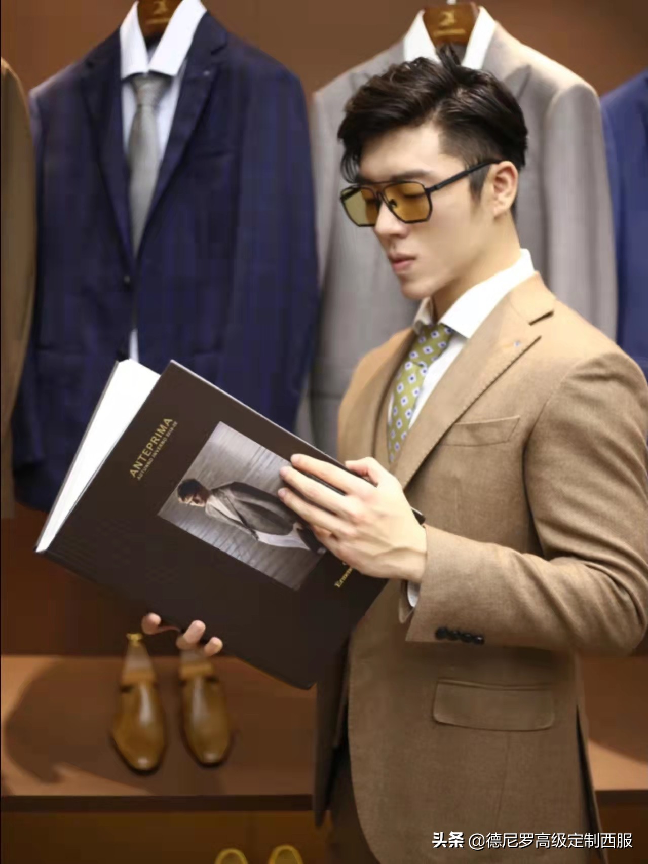 拍婚纱照的时候给你推荐西装,拍婚纱照送的定制西服套路